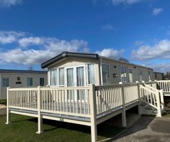 KINGFISHER COURT 2 WITH HOT TUB TATTERSHALL LAKES