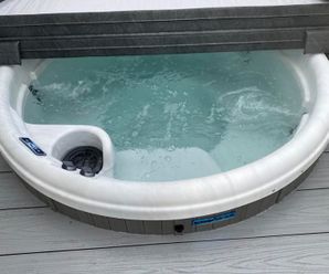 kingfisher court 2  hot tub