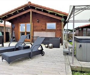 The Ramparts 7 Log cabin deck & hot tub