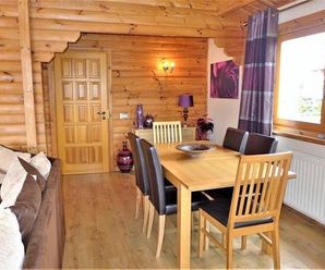 The Ramparts 7 Log cabin dining area